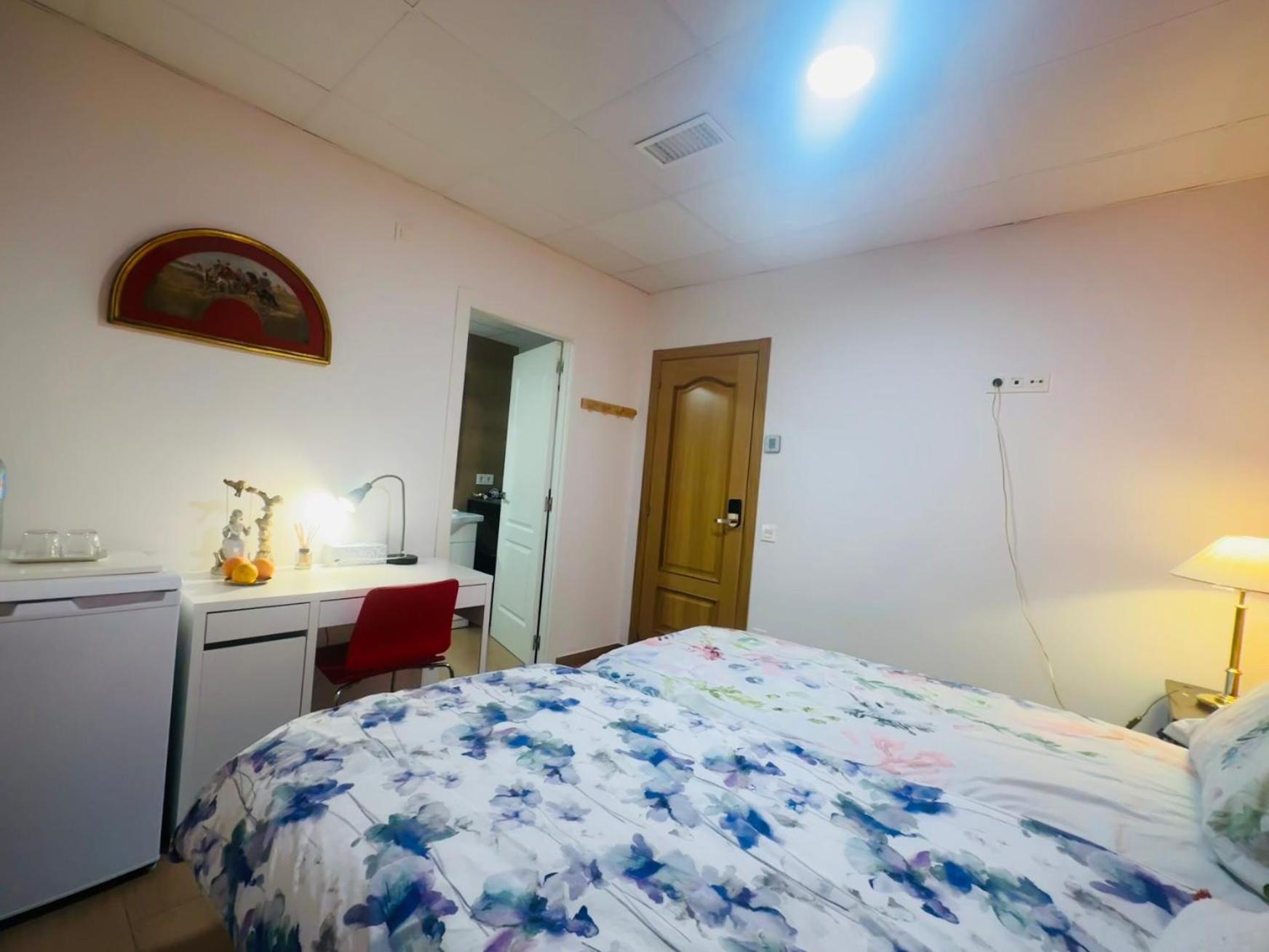 Mirador 2 Del Mercado Central - Habitacion Con Bano Privado En El Centro De La Ciudad Vella バレンシア エクステリア 写真