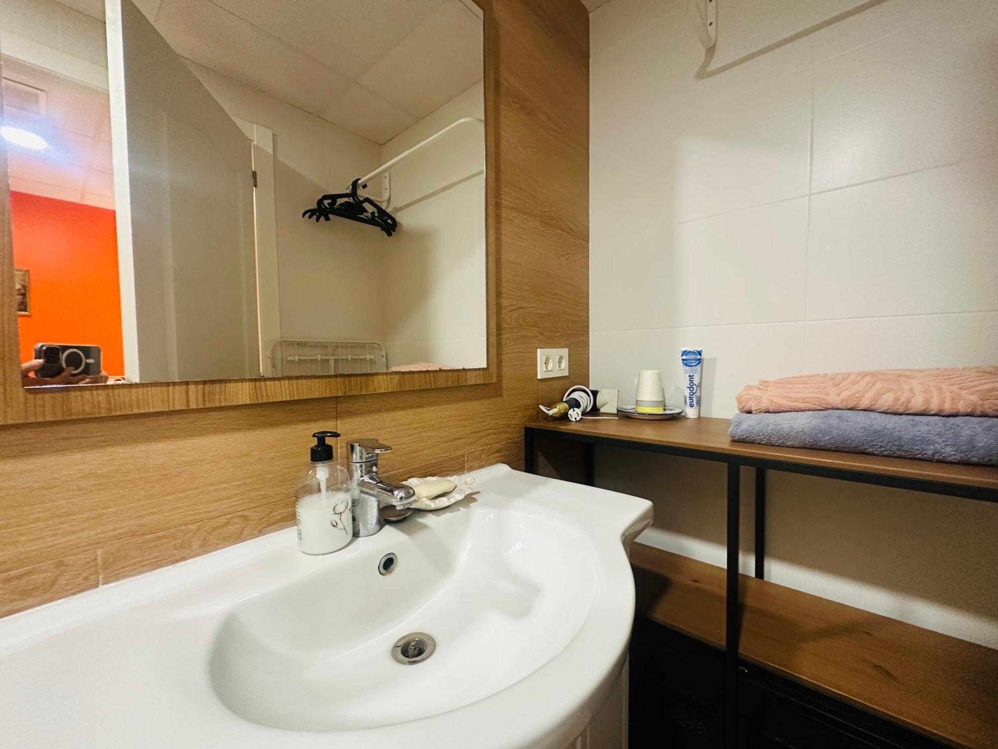 Mirador 2 Del Mercado Central - Habitacion Con Bano Privado En El Centro De La Ciudad Vella バレンシア エクステリア 写真