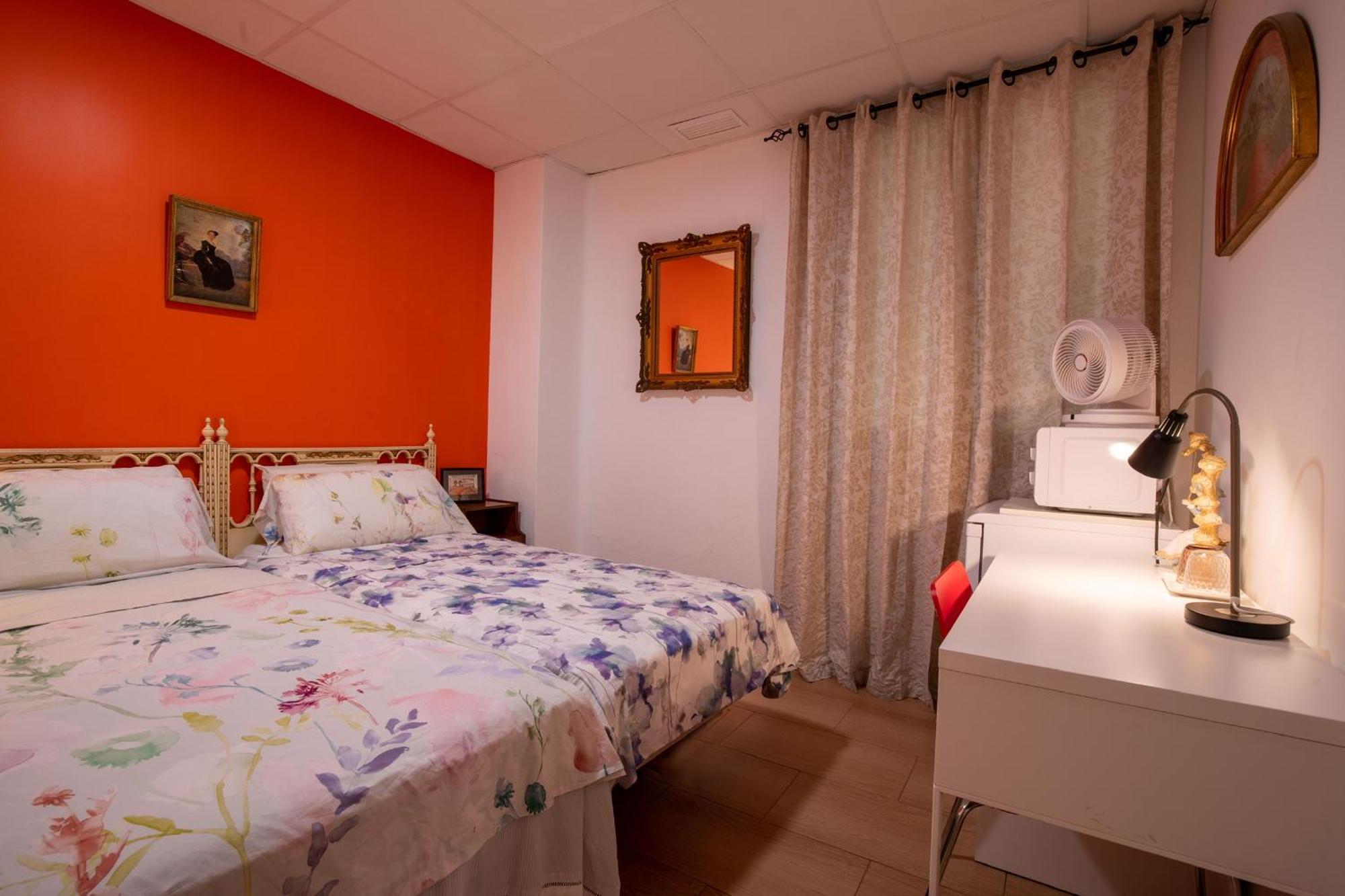Mirador 2 Del Mercado Central - Habitacion Con Bano Privado En El Centro De La Ciudad Vella バレンシア エクステリア 写真